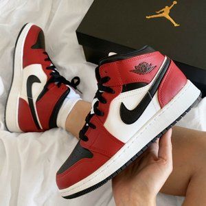 Air Jordan 1 Mid "Chicago Black Toe" NEVER WORN!